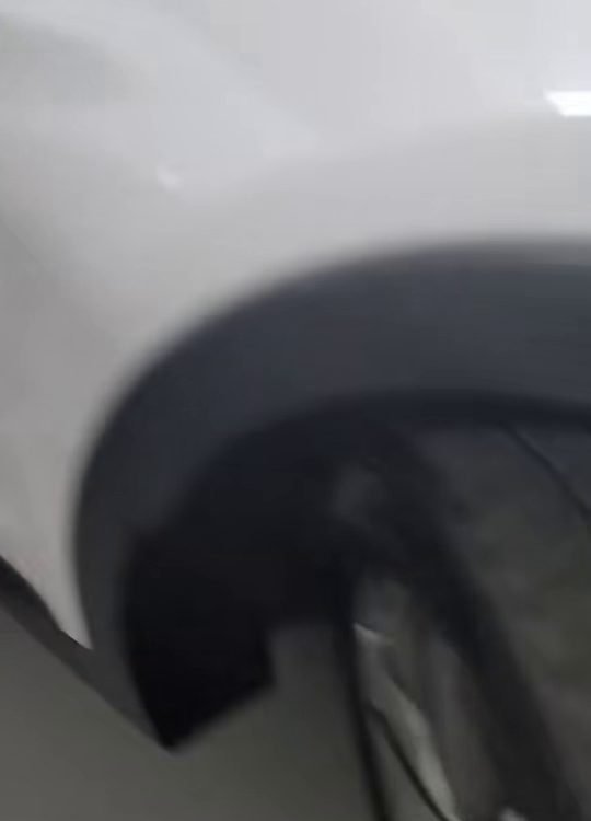 중카TV 영상 속 흰색 싼타페 DM 옆모습