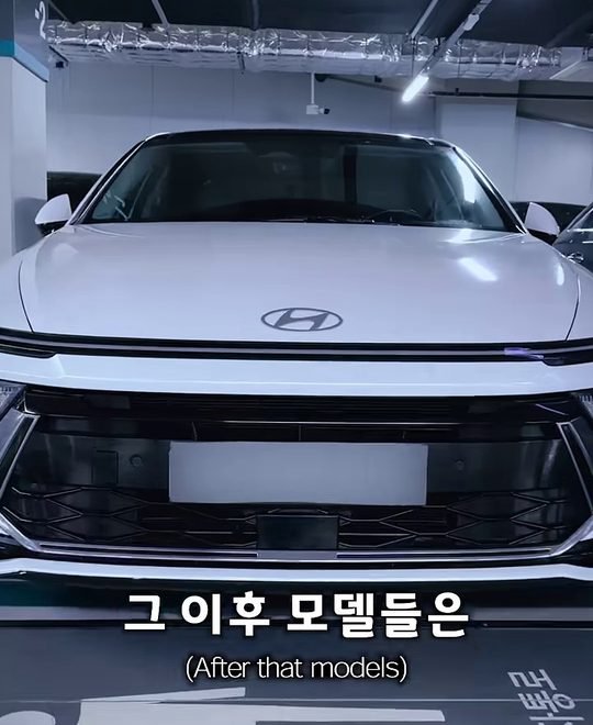 중카TV 영상 속 흰색 쏘나타 디 엣지 앞모습