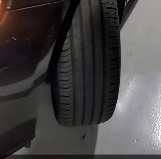 중카TV 영상 속 볼보 XC60 타이어